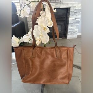 Chic Tan Leather Tote Bag